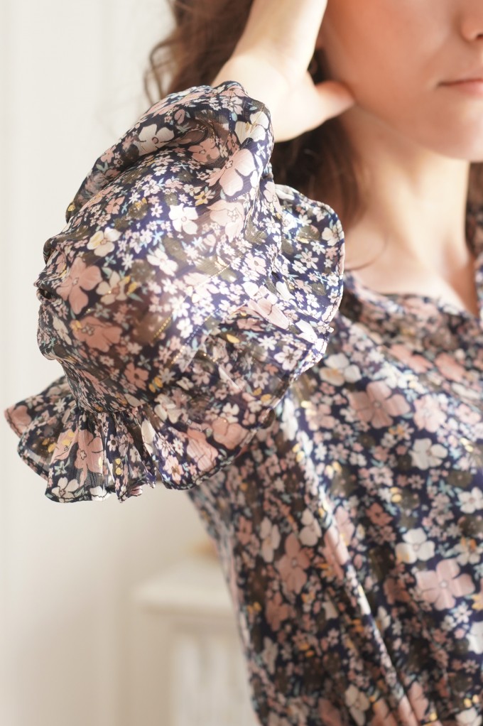 Robe avec volants aux manches