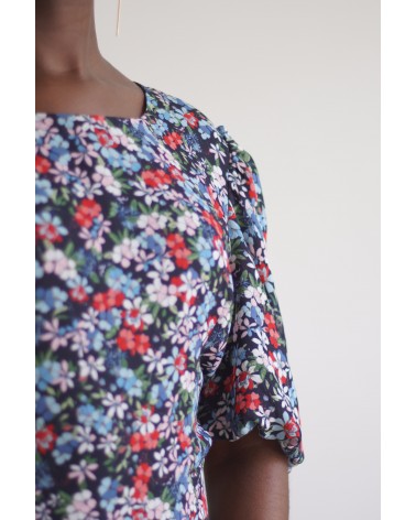 Robe col rond et taille cintrée