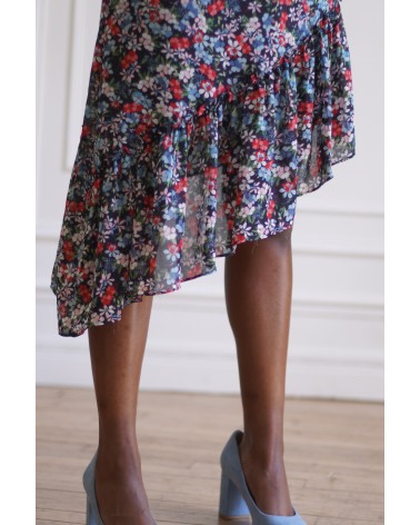 Robe asymétrique et volants en biais