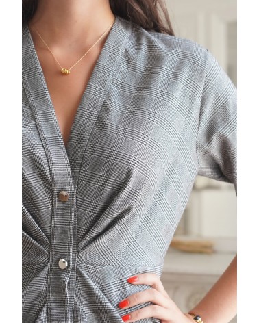 Robe avec décolleté en V et boutonnée