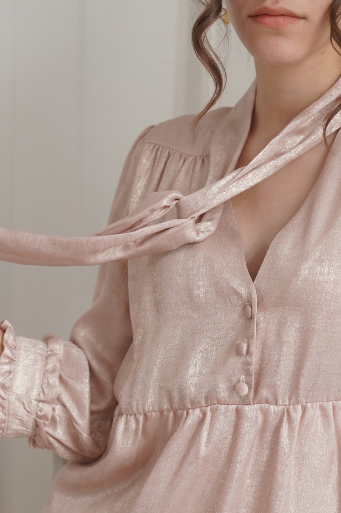 Robe décolleté en V avec noeud