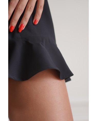 Robe noire à volants