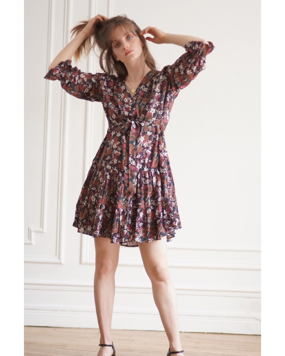 Robe courte à motifs fleuris