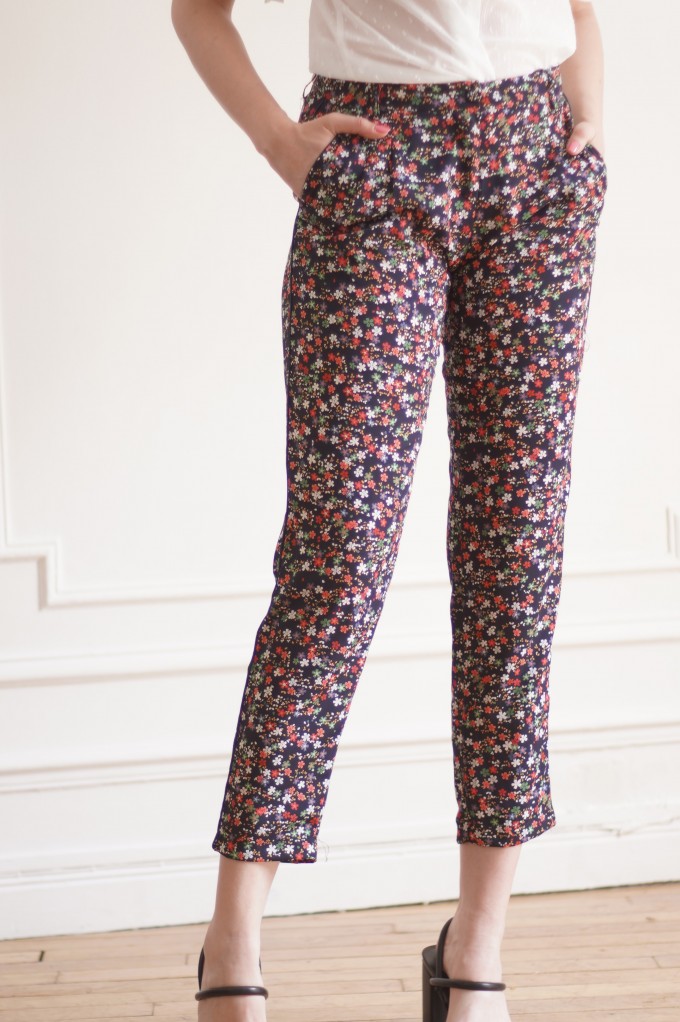 Pantalon à motifs fleuris