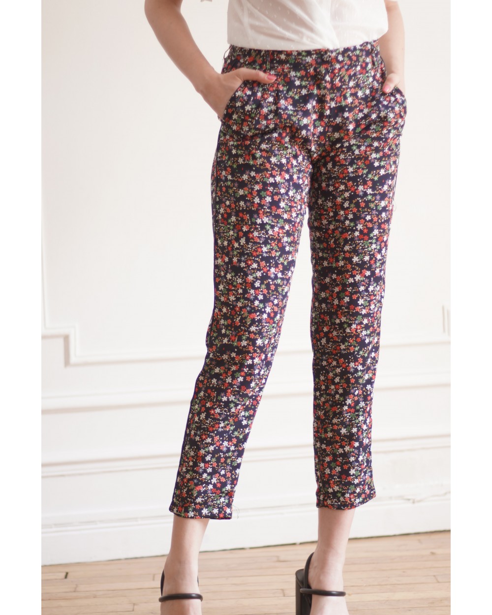 Pantalon à motifs fleuris