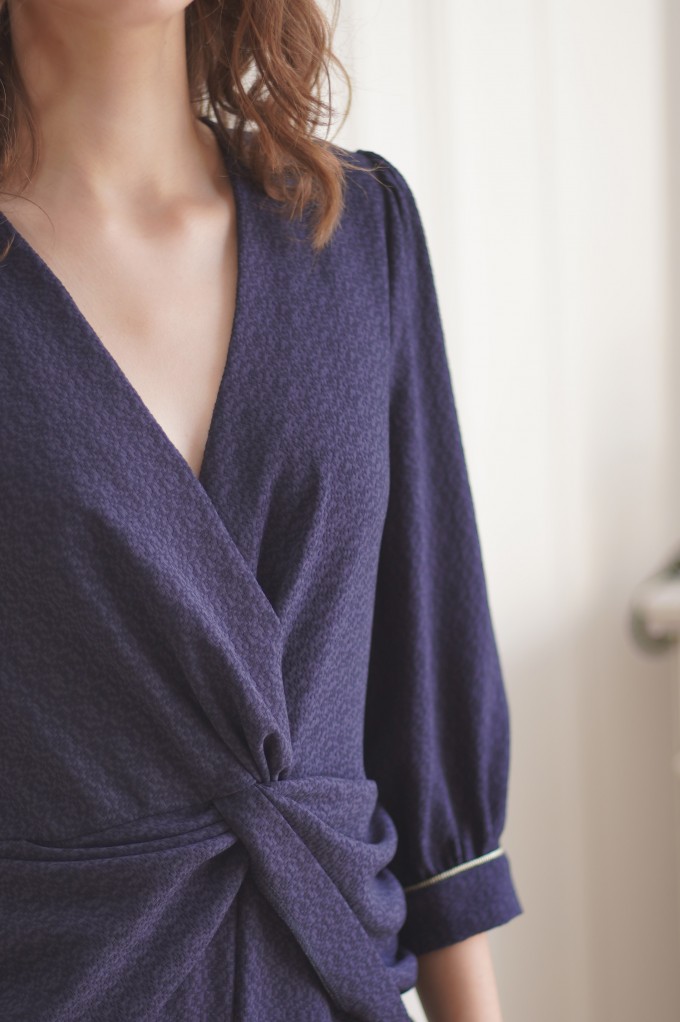 Combipantalon bleu et décolleté