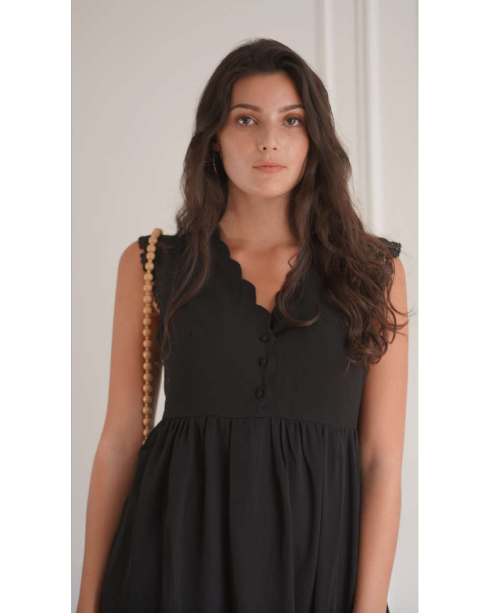 Robe courte noire cintrée