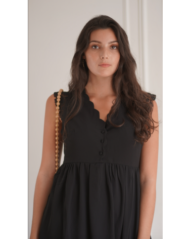 Robe courte noire cintrée