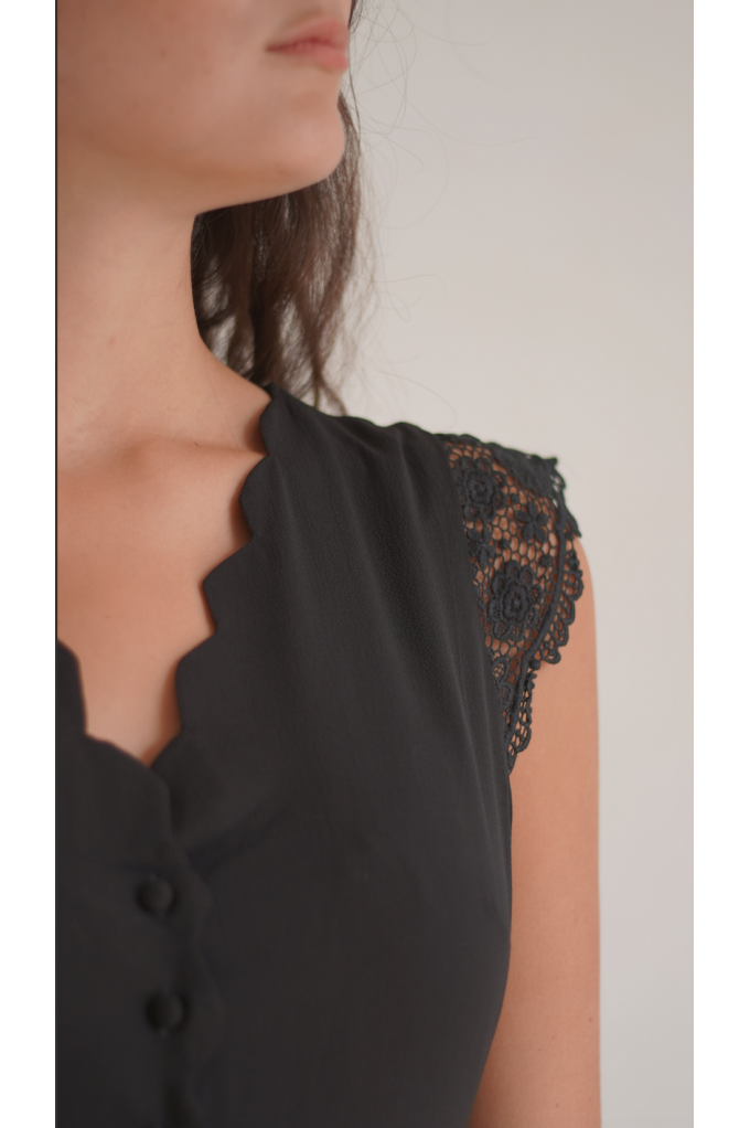 Robe courte col festonné